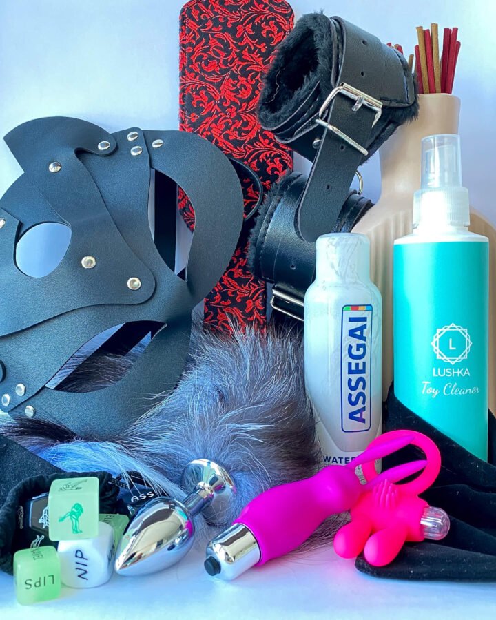 4Play Essentials Wilder Weekend Couples Sex Toy Kit